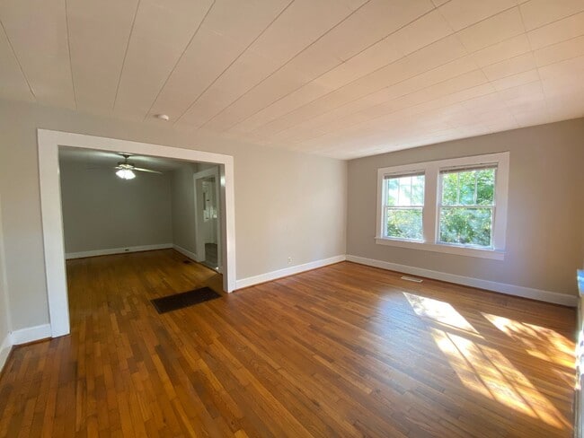 Photo - 210 E 28th St