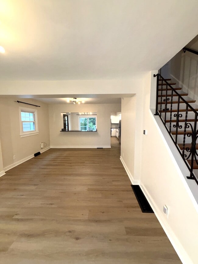 215 Magnolia Ave