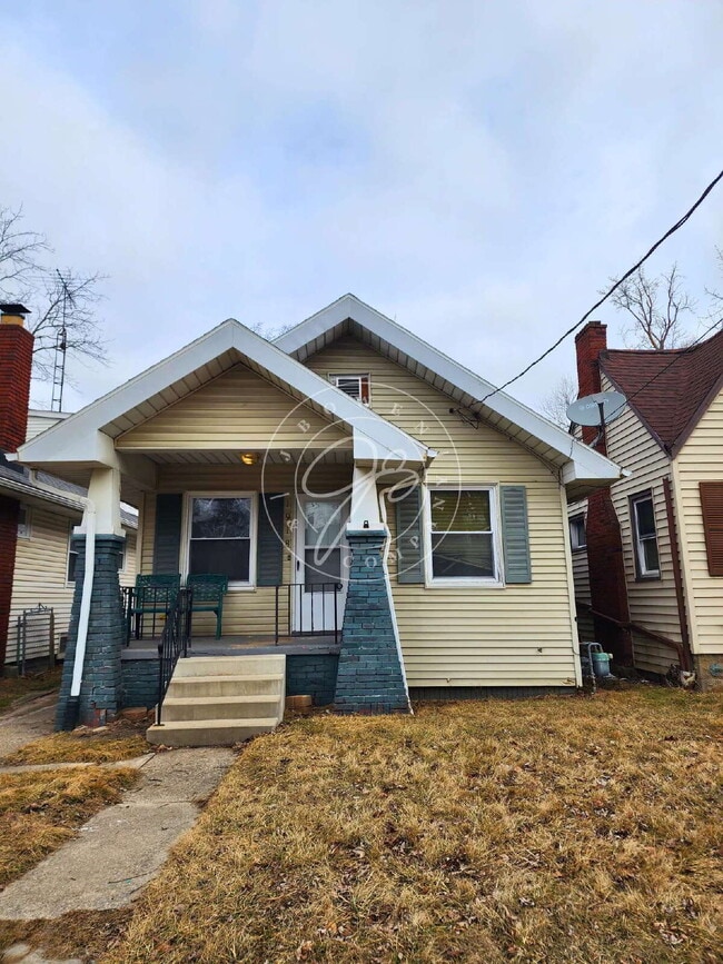 Photo - 3 bed! Bonus space in basement