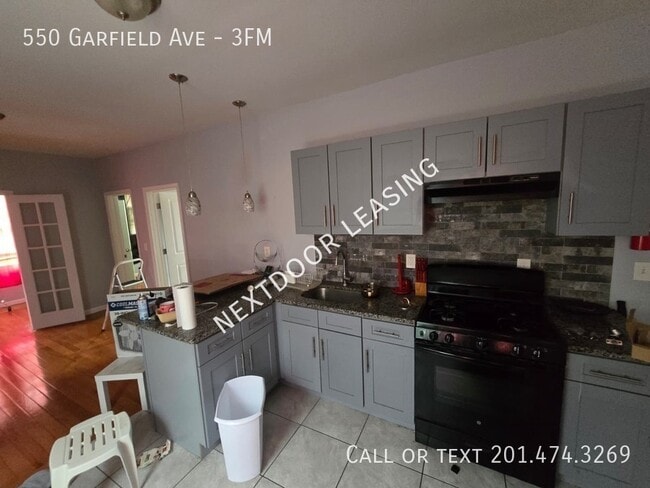 Building Photo - 550 Garfield Ave Unit 3FM