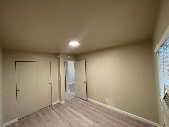 Photo - 430 E 8th St