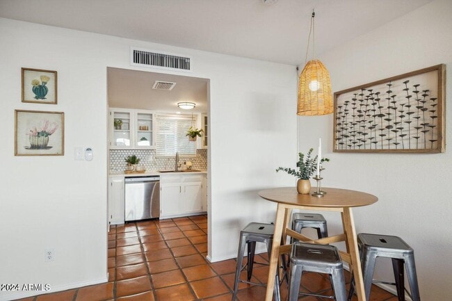 Photo - 2401 N 70th St