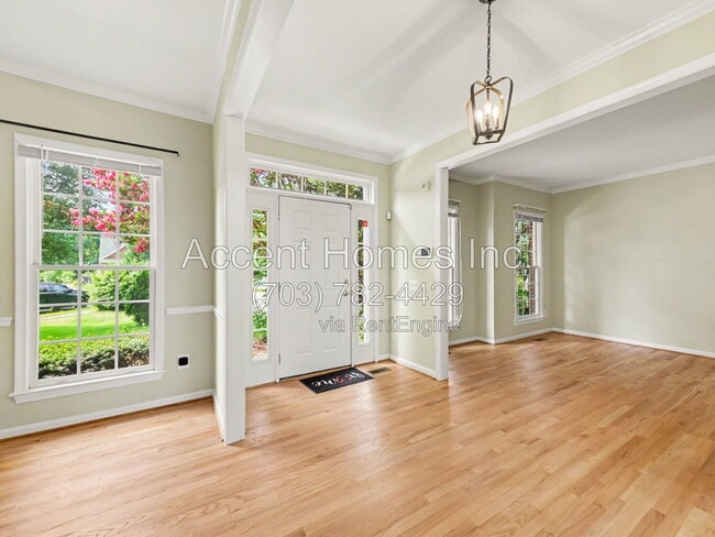Photo - 6034 Sumner Rd
