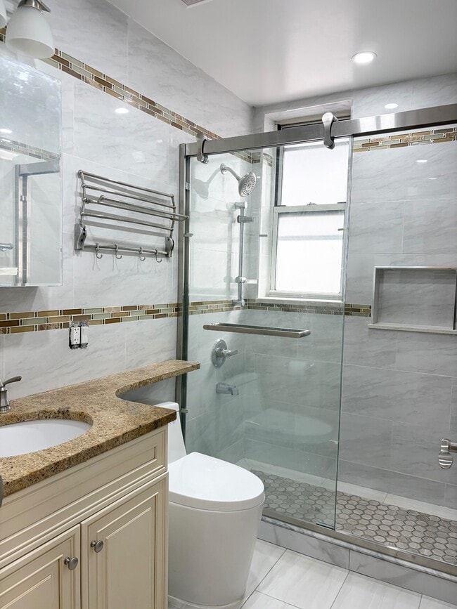 Photo - 2237 W 1st St