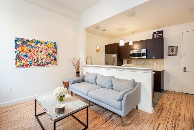 Photo - 232 PAVONIA Ave Unidad 308