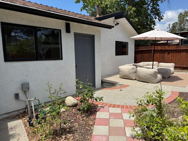 Building Photo - 385 Burnham Rd Unit 385 Burnham ADU Rental