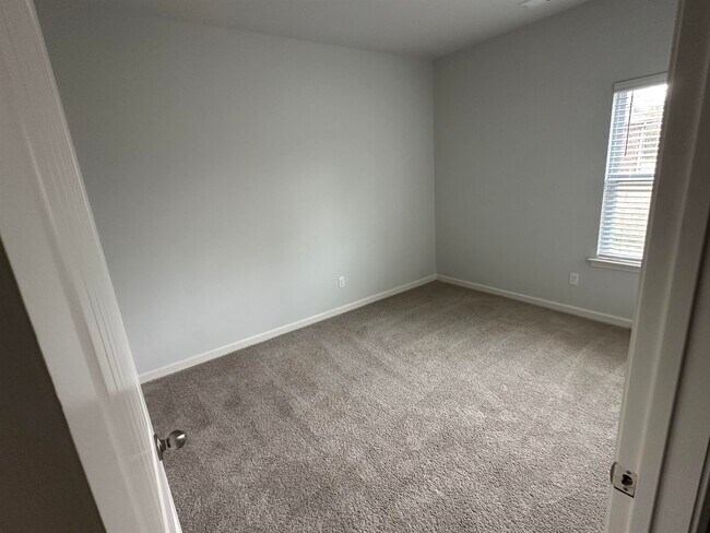 Photo - 485 Windemere Lp