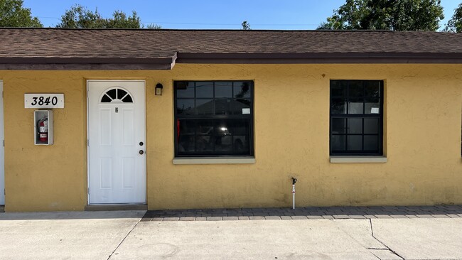 Building Photo - 3840 Belmont St Unit 2