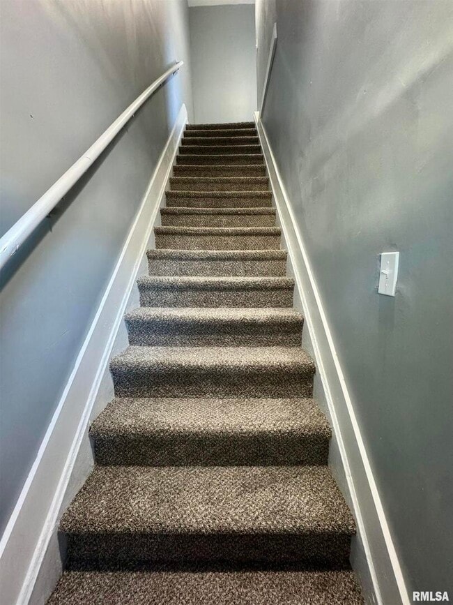 Photo - 627 N Division St