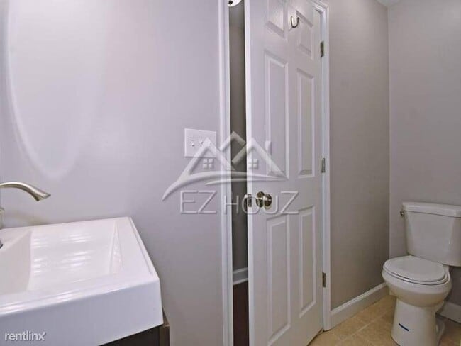 Photo - 30 52nd St Unit 1