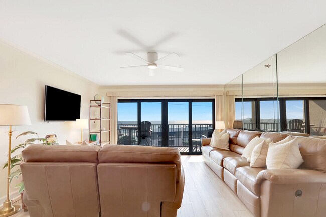 1055 Ocean Dr Unit 403
