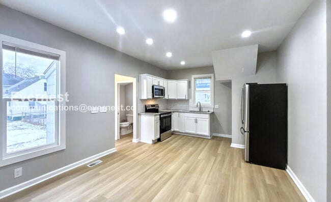 Photo - 2430 Steele Ave