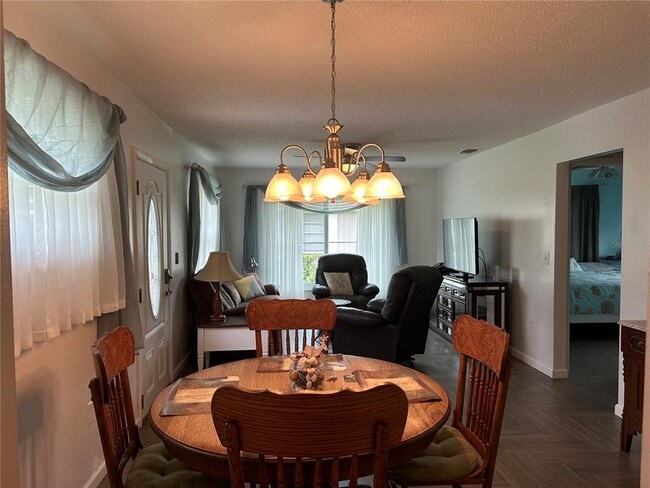 Photo - 1359 Glendale Cir W