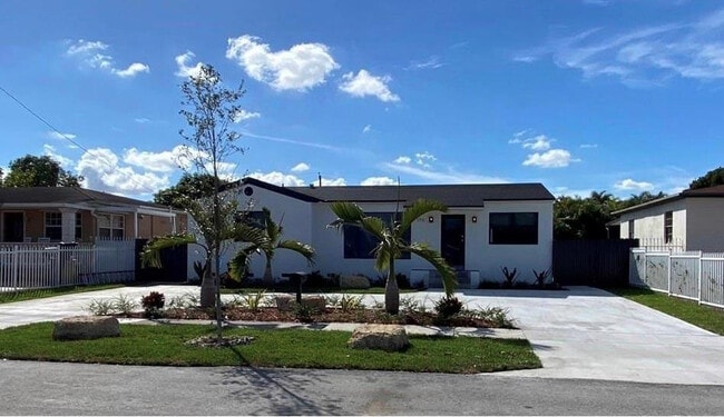 Building Photo - 170 W 58th St