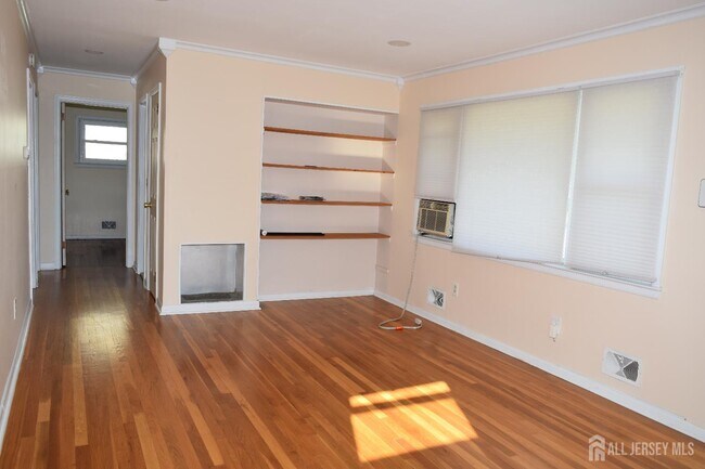 Photo - 57 E Tappen St