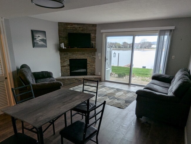 Building Photo - 1364 Nakomis Ave Unit 1364 Nakomis