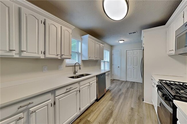 Photo - 607 River Bend Cir