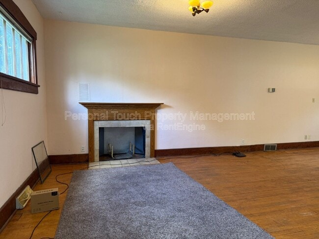 Photo - 820 11th St N