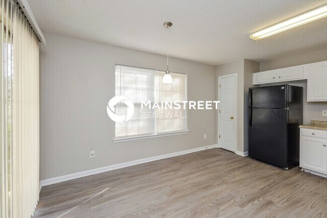 Photo - 3 Bedroom Pet-Friendly Home in McDonough, GA with Main Street Renewal