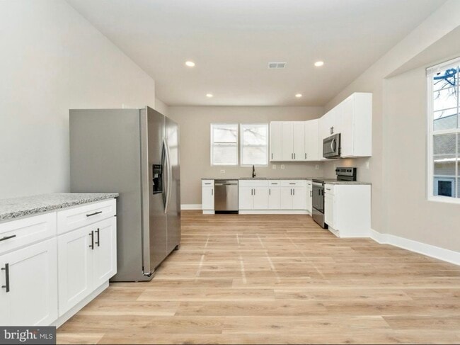 Building Photo - 2919 Woodland Ave Rental