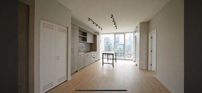 Building Photo - 207 W Chestnut St Unit A19a