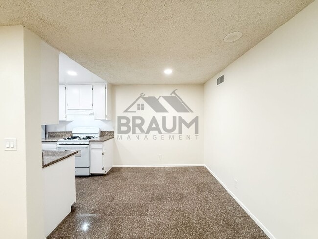 Photo - 221 W Elm Ave Unit L