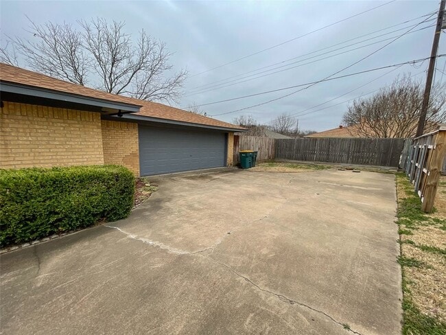 Photo - 1714 Crescent Dr