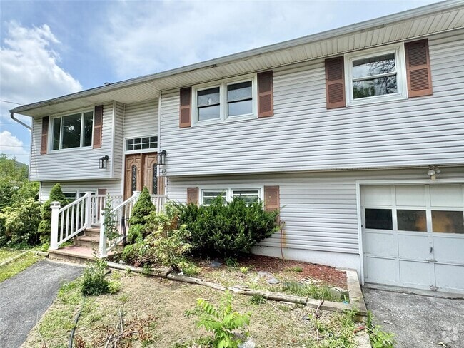 Building Photo - 42 Merriewold Ln N Rental