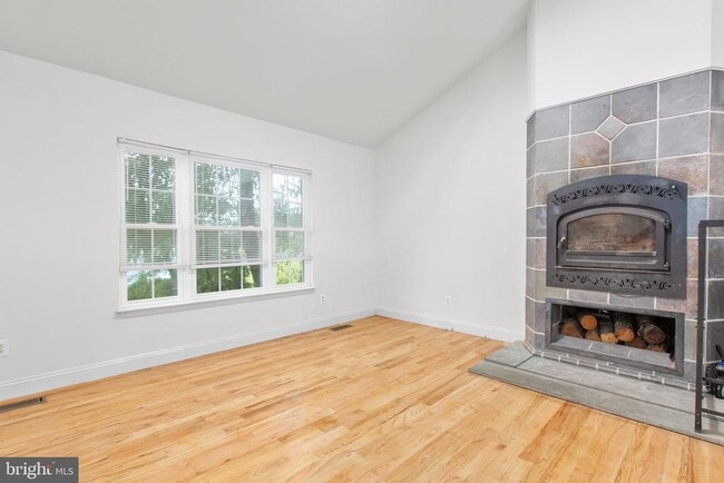 Photo - 53 Bloomington Ln