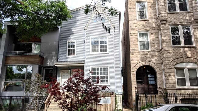 Photo - 527 N Marshfield Ave Casa