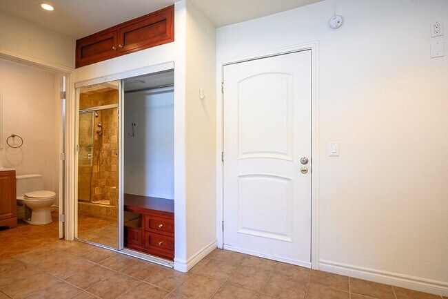 Photo - 239 S Barrington Ave Unit F3