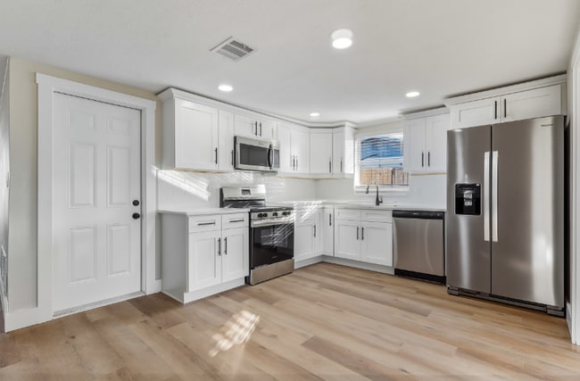 Photo - 3208 Holiday Lake Dr