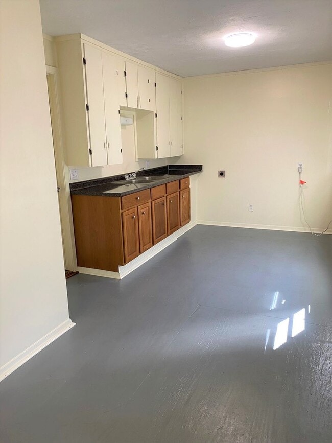 Photo - 485 Old Hwy 90 E