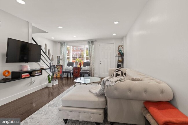 Photo - 2218 16th St NE