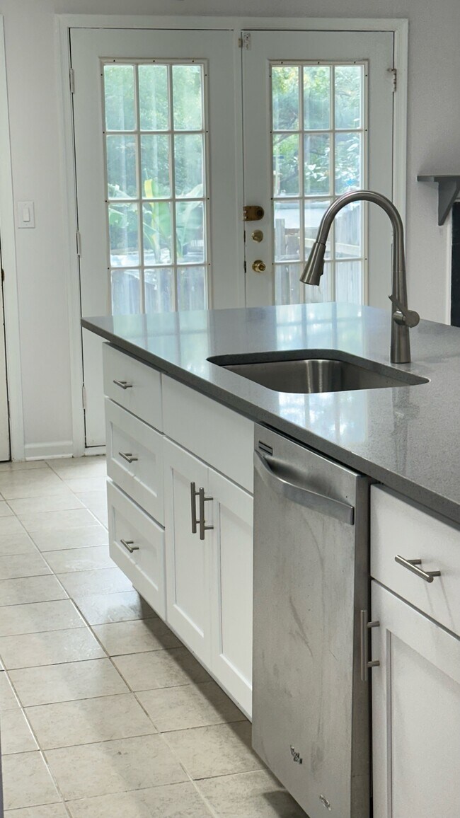 660 Biltmore Dr Townhome Townhome Rental in Virginia Beach VA