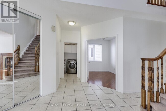 Photo - 35 Norgold Crescent