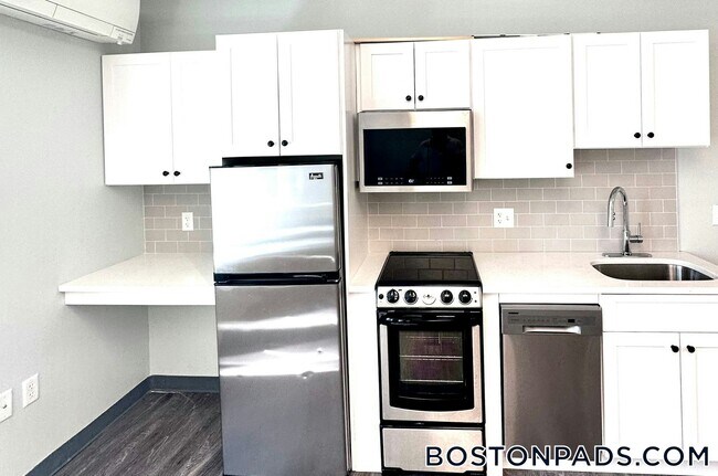 Building Photo - 82 Franklin St Unit 100