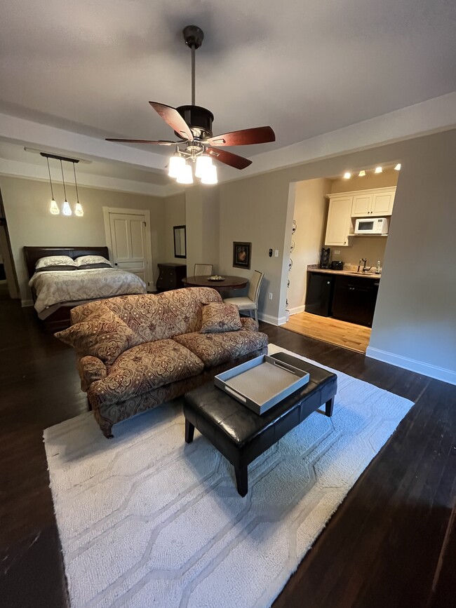 Photo - 147 E Chestnut St Unit 4