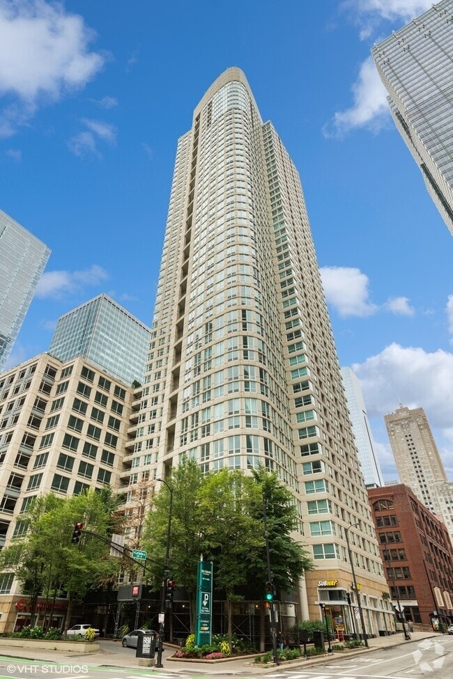 Building Photo - 345 N LaSalle St Unit 807 Rental