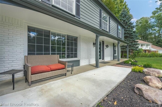 2601 Lamplighter Ln