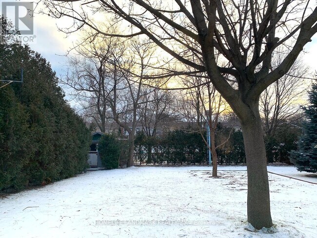 Photo - 860 Francis Rd