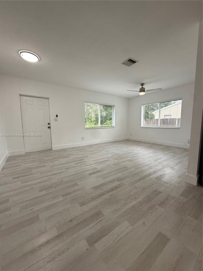 Building Photo - 1200 NW 3rd Ave Unit A Rental