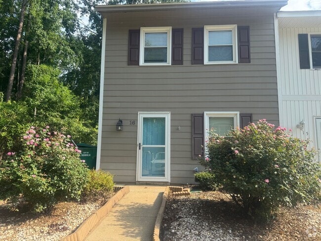 Building Photo - 303 Haltiwanger Rd Unit 16 Rental