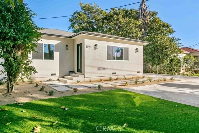 Photo - 6842 Cedros Ave