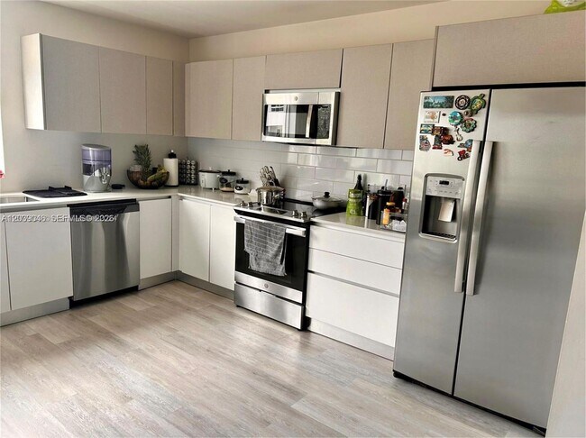 2561 NE 193rd St Unit 1201