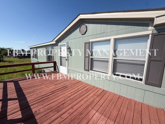 Photo - 135 SE County Rd 3144
