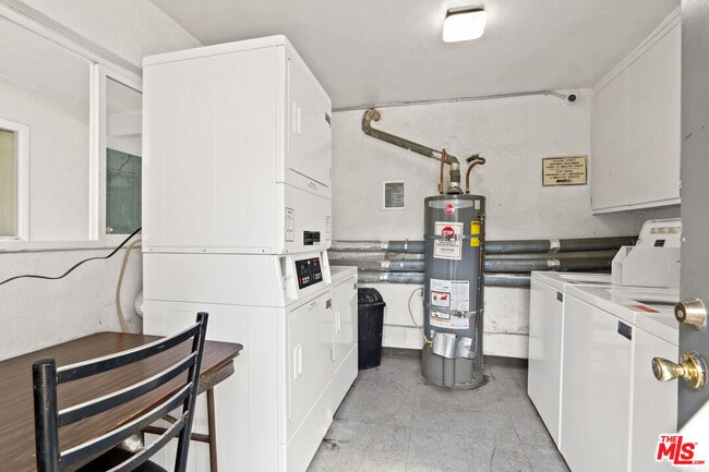 Photo - 115 N Oak St Unit 34