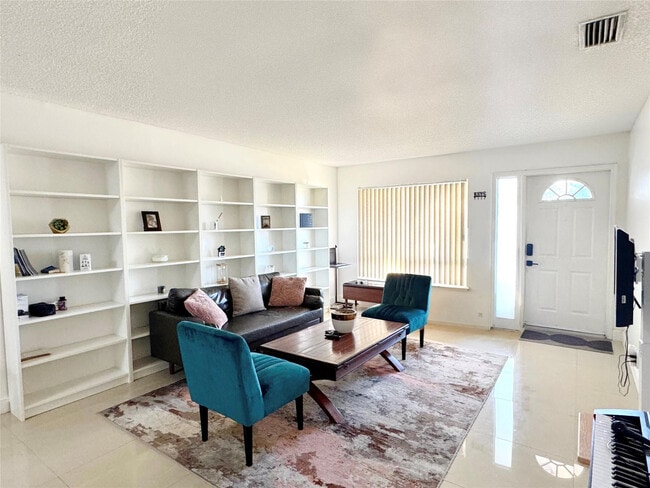 Photo - 704 NW 3rd Ave