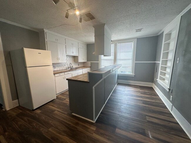 Photo - Gorgeous 3 bedroom Home In