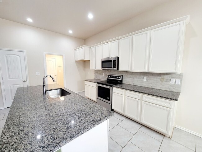 Photo - 3/2/2 in Bell Farms with Yard Maintenance Paid by Owner